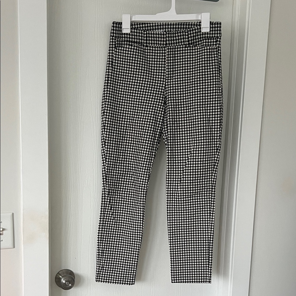 Old Navy High Rise Pixie Pants - Black & White Houndstooth